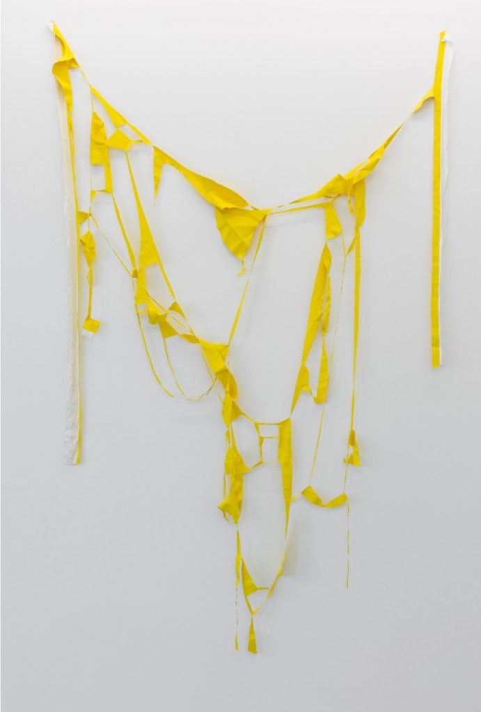 MARION BARUCH - Yellow, 2016, tissu, 240 x 151 cm, crédit photo Alexander Hana, Courtesy de l'artiste et Galerie Anne-Sarah Bénichou