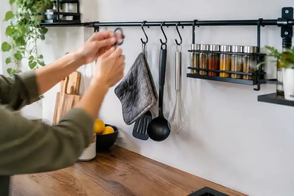 Accessoires pour barre de crédence : 10 indispensables pour relooker et ranger votre cuisine